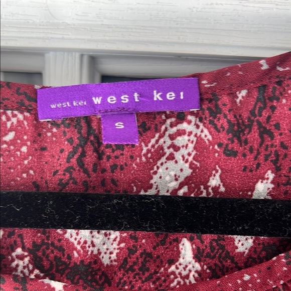 West Kei Burgundy Snake Print Blouse Size Small EUC - Picture 4 of 8
